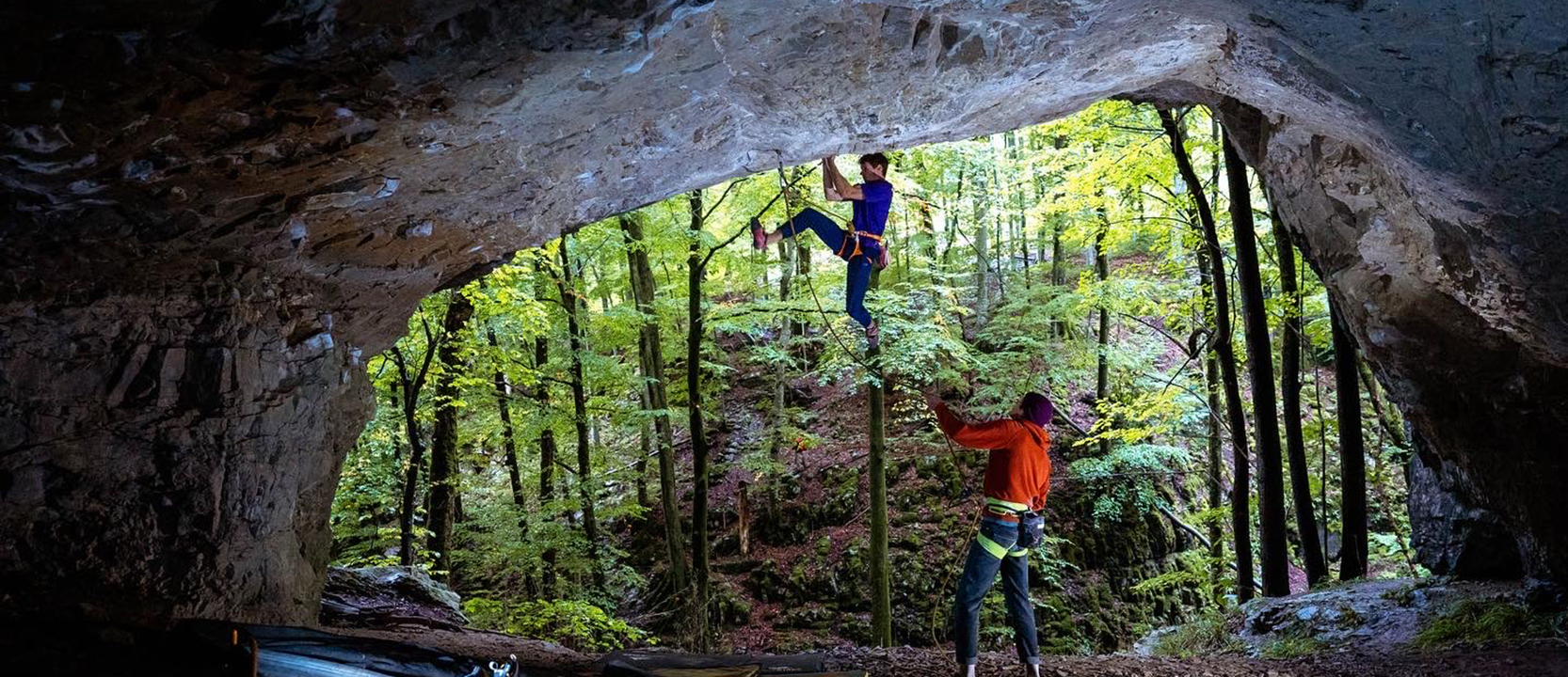 L'isola che no c'è 9a (01.11.2022)Eine meiner bedeutendsten Begehung am Felsen. Eine Höhle inmitten einer Schlucht in Amden. Es war eine coole Zeit, die Route mit Kollegen zu projektieren.